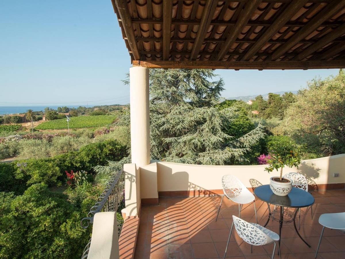 B&B Don Gaspano Pace Del Mela Екстериор снимка